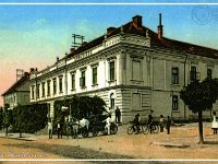 Najstariji petrinjski hotel poznat kao Svratište K lavu, poslije 1910 nosi naziv Gradsko svratište, snimljeno oko 1913 godine